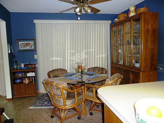 Eat-in Breakfast Area