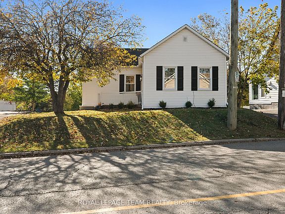 2nd image of 5584 Manotick Main St