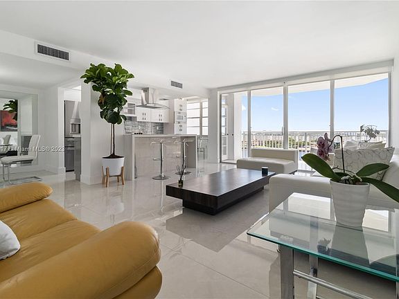 5th image of 18081 Biscayne Blvd APT 801