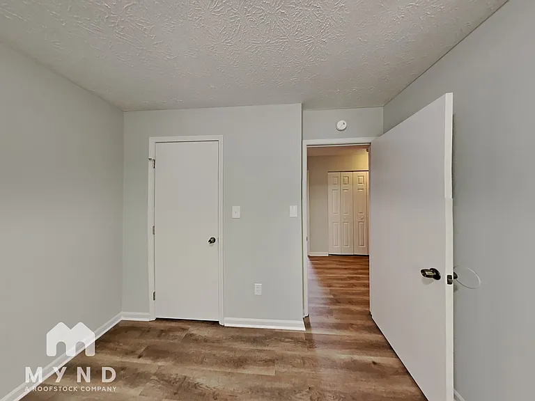 947 Mainstreet Lake Dr — Photo 17