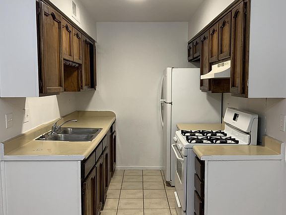 5th image of 10557 Kinross Ave