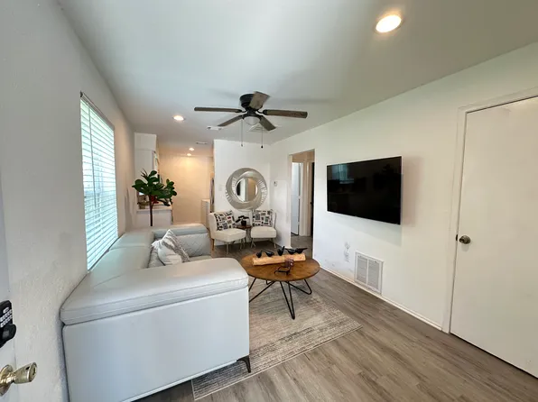 807-809 W Broadus St #807, Fort Worth, TX 76115