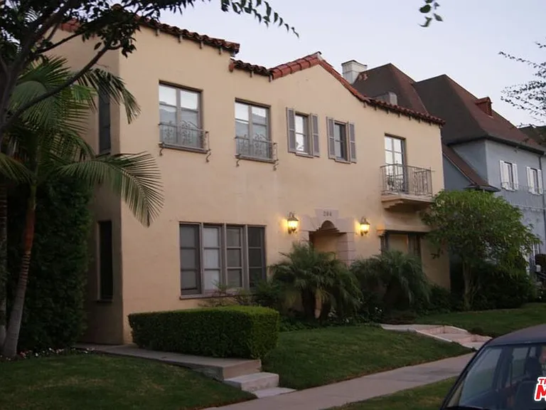 264 S Reeves Dr #101 — Photo 2