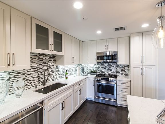 4th image of 5015 Balboa Blvd Unit 315