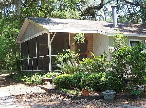 Large screen porch