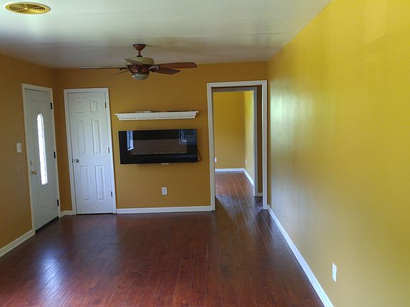 4th image of 215 Hillside Dr