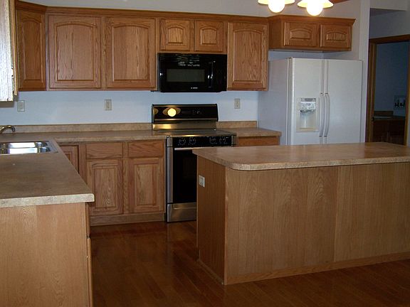 4th image of 10515 Oak Hill Ln