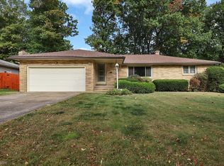 923 E Parkleigh Dr, Seven Hills, OH