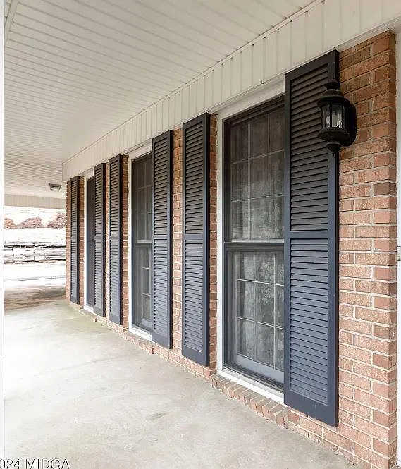 4 bed, 2283 sqft, $1,999 — Photo 2
