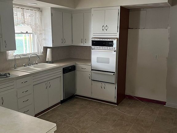 5th image of 57559 Rivercrest Dr