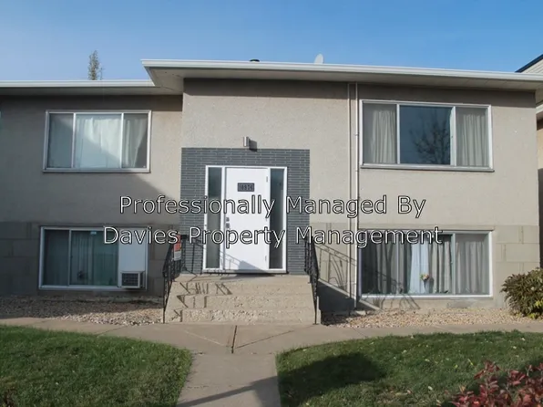 10976 124th St NW #2, Edmonton, AB T5M 0H8