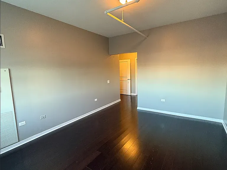 437 W Division St #503 — Photo 10