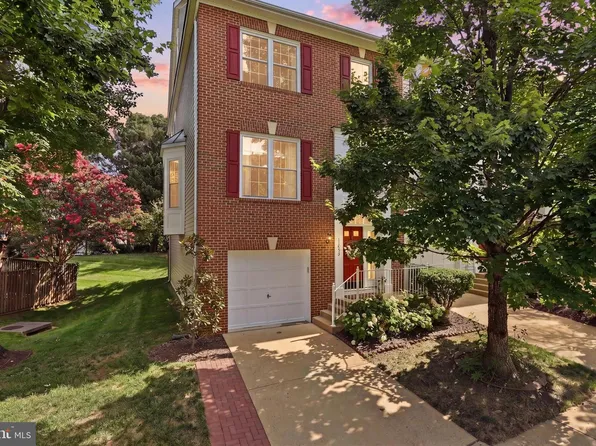 11432 Tiger Lily Ln, Fairfax, VA 22030