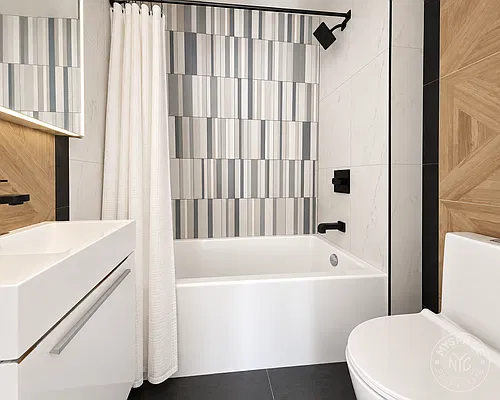Bathroom, photo 1