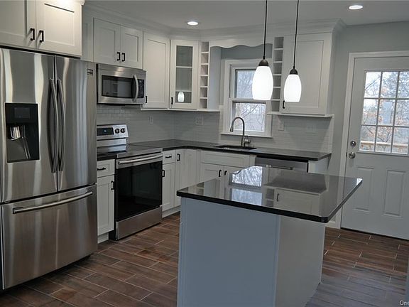 3rd image of 34 Donna Ln W