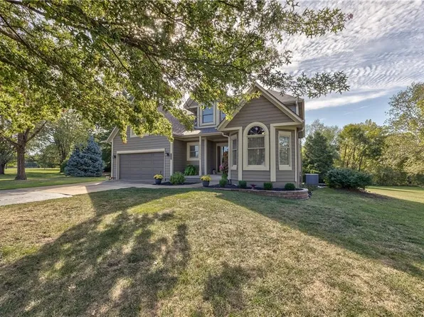 30825 Explorers Trl, De Soto, KS 66018