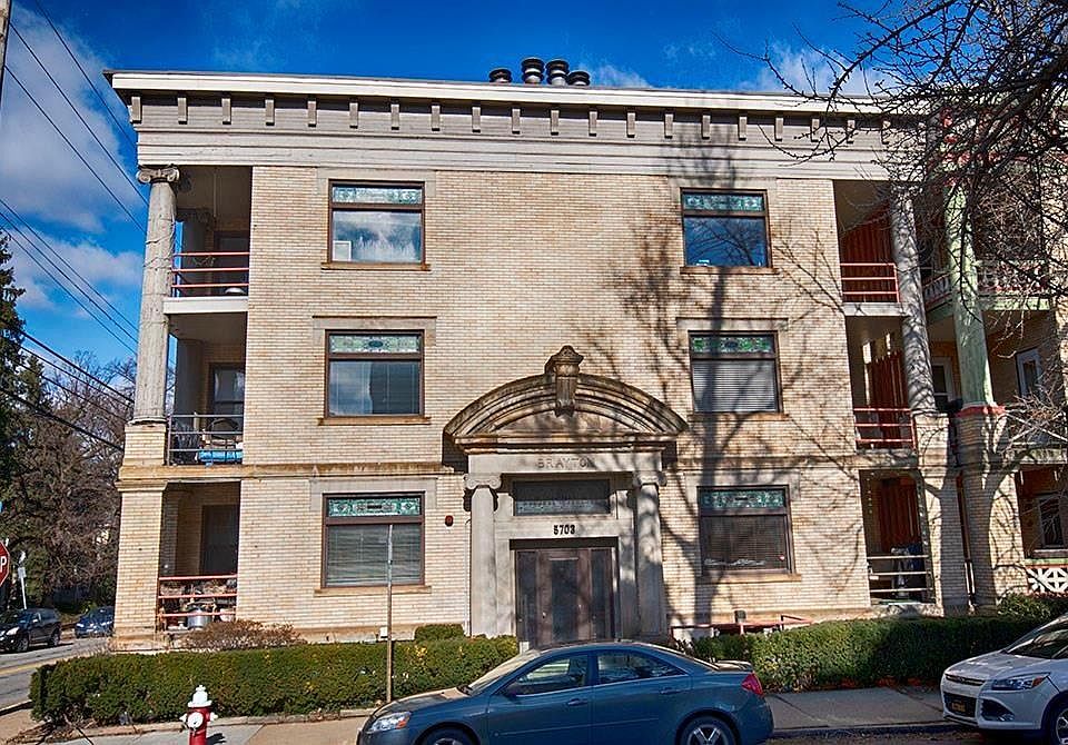 Historic Shadyside building, exterior picture.