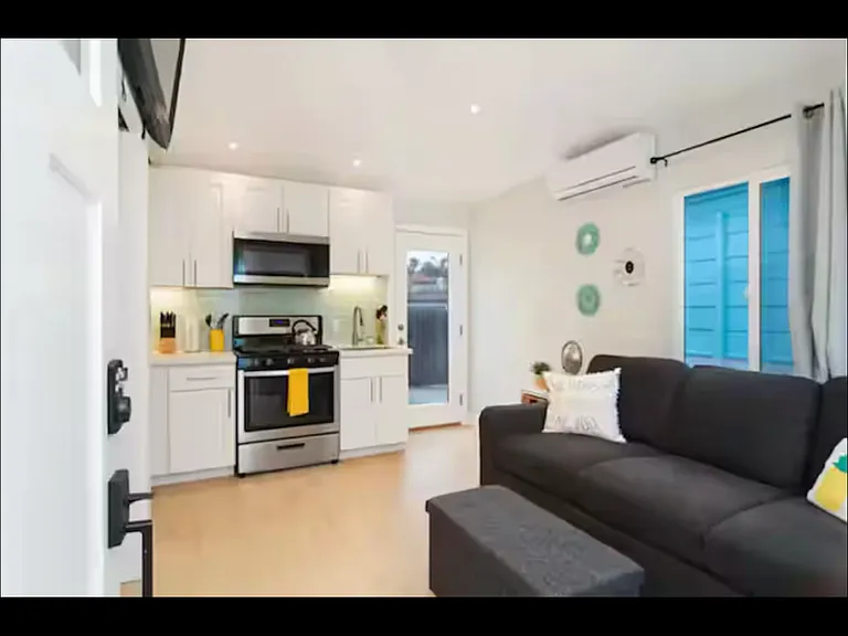 5124 Voltaire St — Photo 1