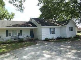 102 S Nicholson St, Richlands, NC 28574