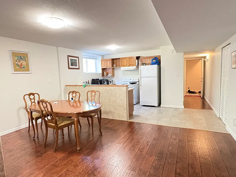 223 Saturna Dr — Photo 2