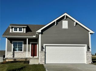 27016 E Dogwood Ln, Lake Lotawana, MO 64086