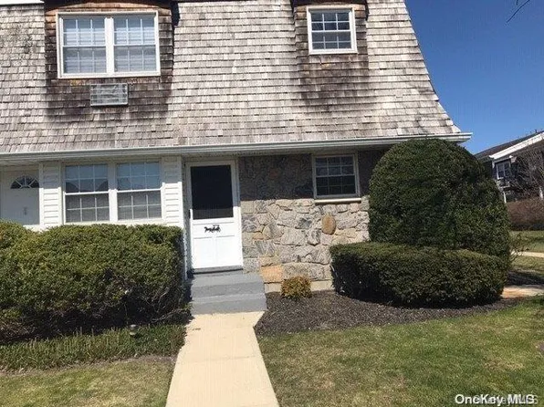 3920 Wilshire Lane #H20, Oakdale, NY 11769