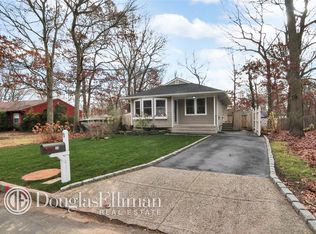 13 Chuck Ln, Selden, NY 11784