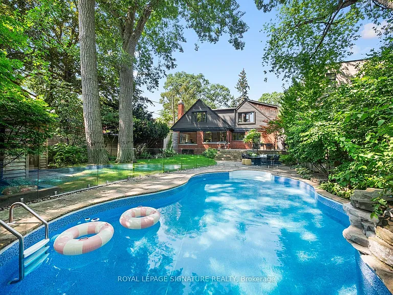 74 Fallingbrook Dr — Photo 2