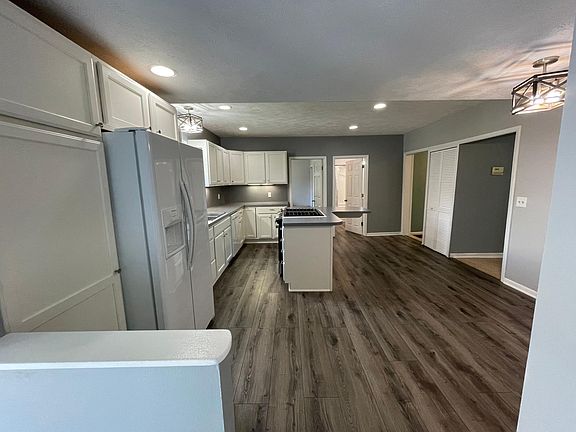 4th image of 8360 Young Ave NE