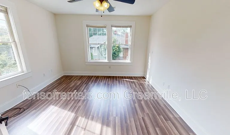 326 S Spring St — Photo 9
