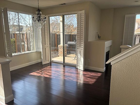 3rd image of 379 Maeve Ct