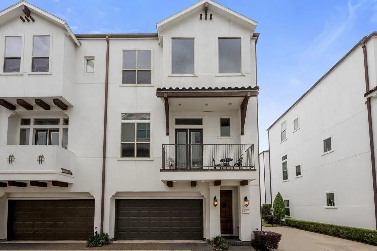 3 bed, 3.5 bath, 2211 sqft, $3,300 — Photo 1