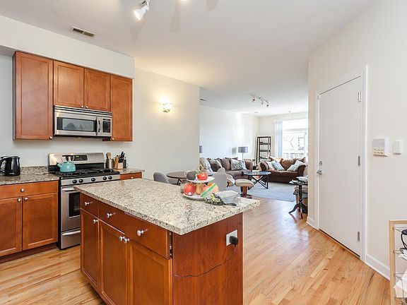 4th image of 3548 N Janssen Ave #3