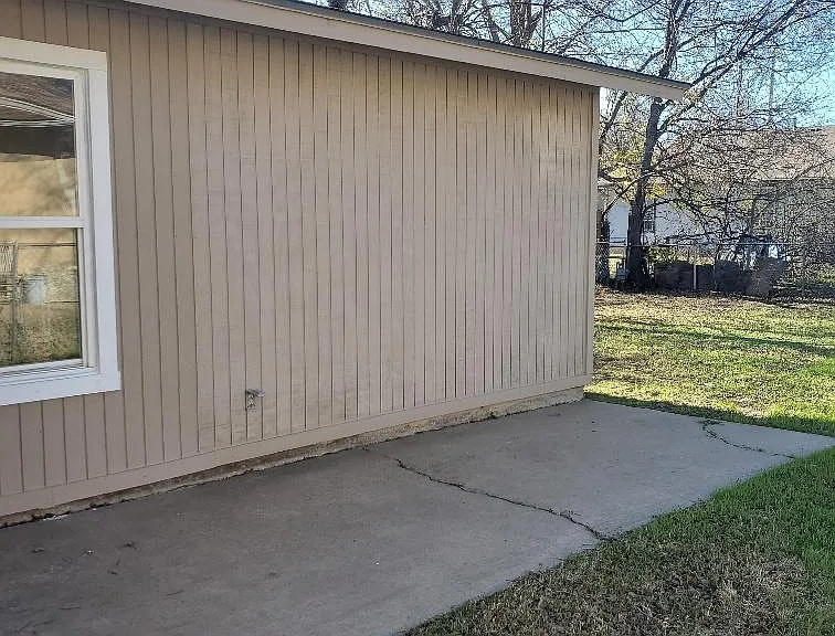 1024 N Oak Ct — Photo 2
