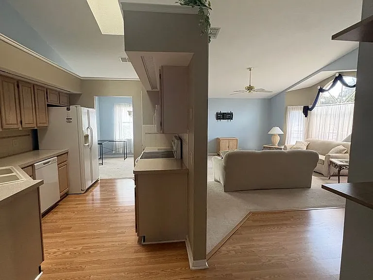 8439 Pavilion Dr — Photo 3