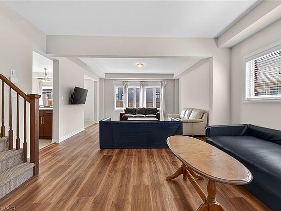 4th image of 9 Winterberry Blvd