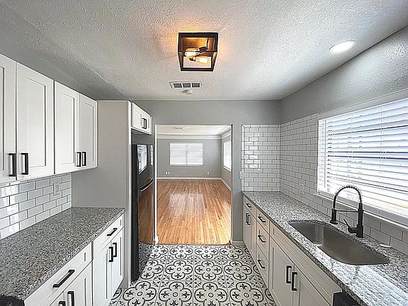 4th image of 105 40th St S