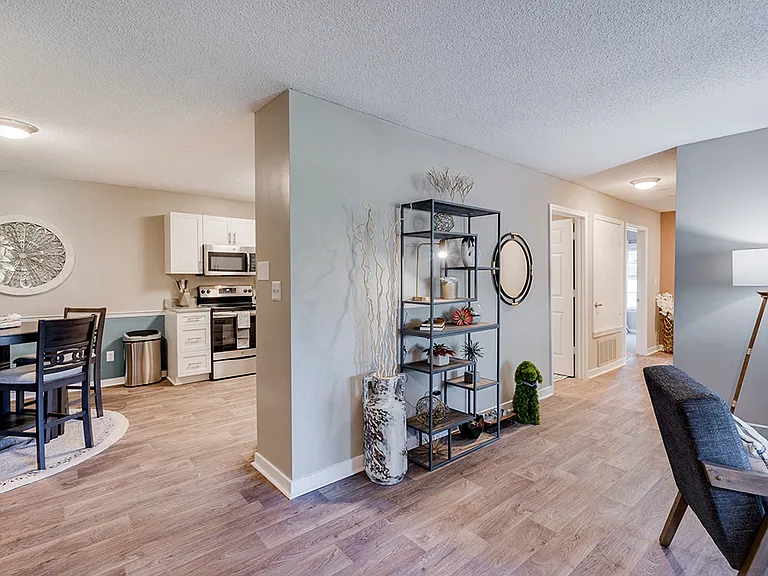 Oak Hollow Apartments — Photo 10
