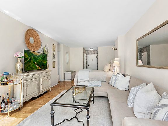 4th image of 69 5th Ave APT 2B