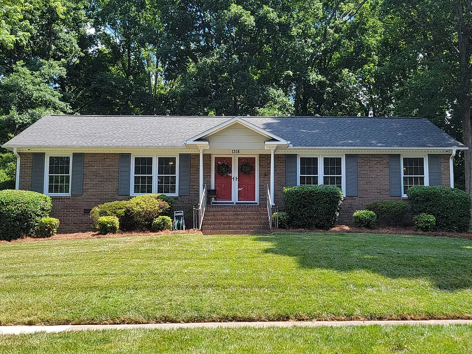 1318 Beechdale Dr