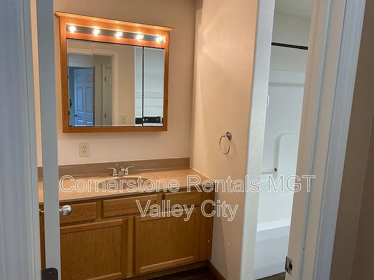 516 10th Ave SE — Photo 16