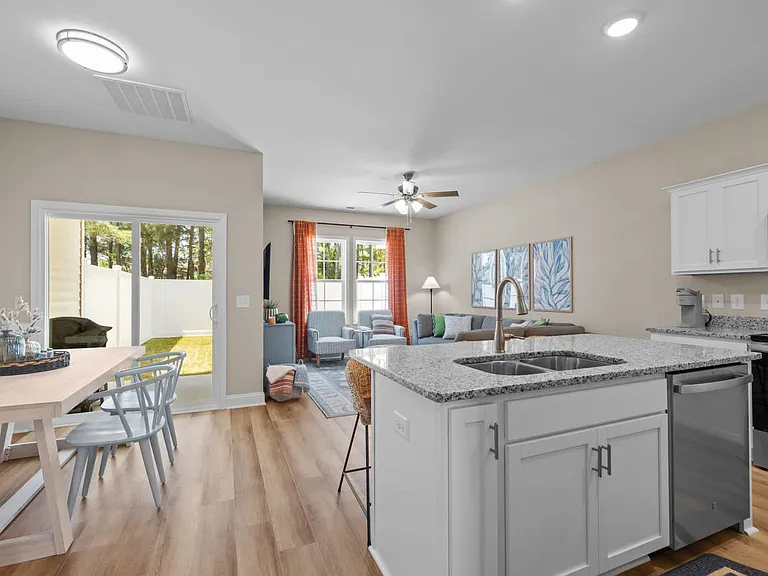 172 Coastline Cir — Photo 10