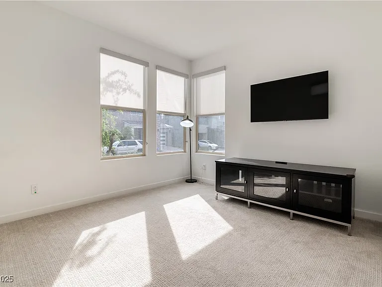 2526 Verdello St — Photo 8