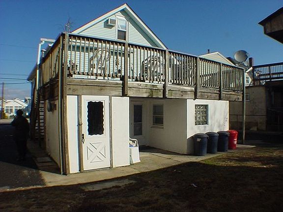 3rd image of 225 Franklin Ave
