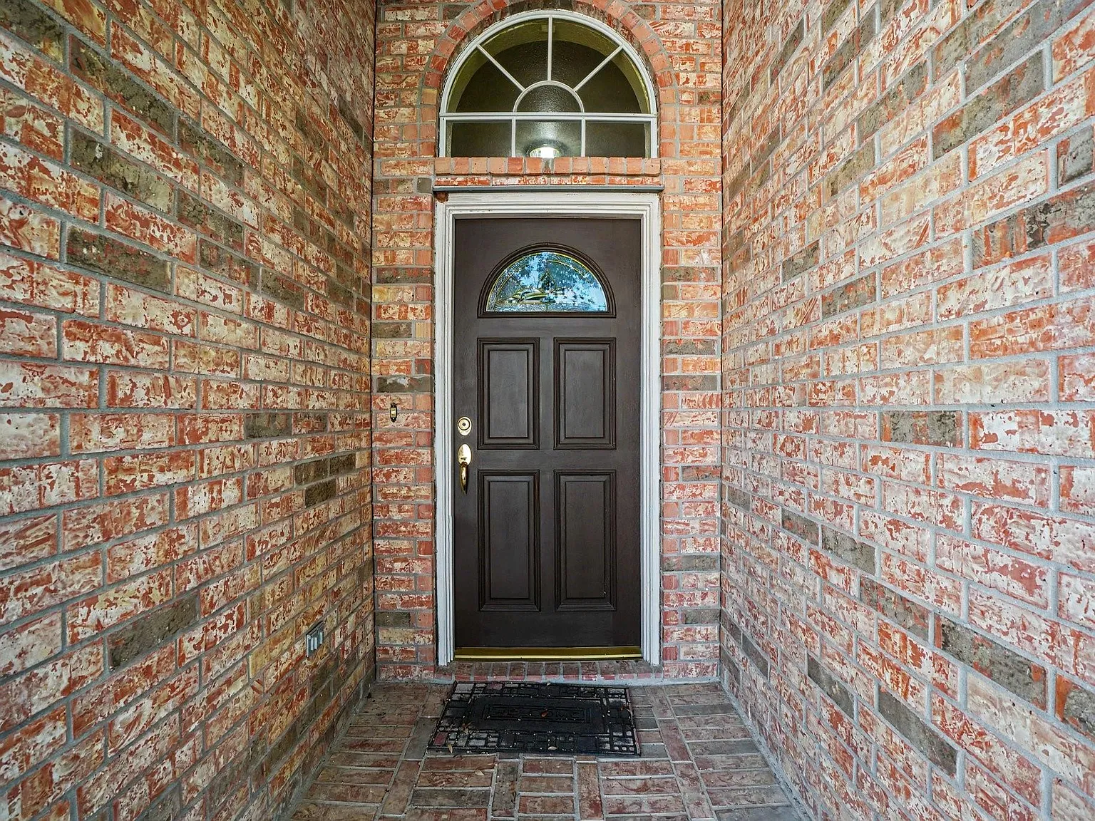 4 bed, 2.0 bath, 2236 sqft, $2,500 — Photo 2