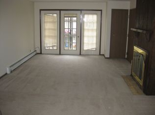 2304 Century Point Ln APT E, Glendale Heights, IL 60139
