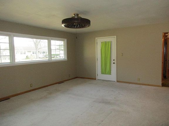 4th image of 113 Hillside St