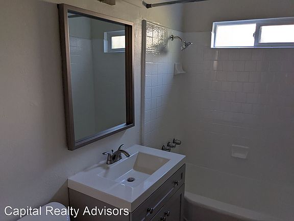 3rd image of 2360 Cedar Ave #D