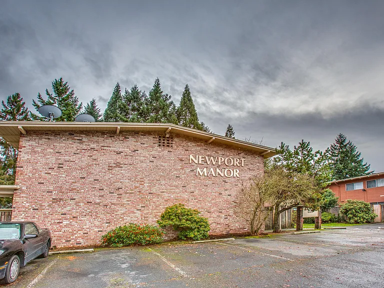 Newport Manor — Photo 1