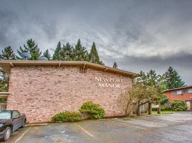Newport Manor